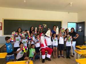 Estudantes da UFLA realizam ação social em Escola Municipal
